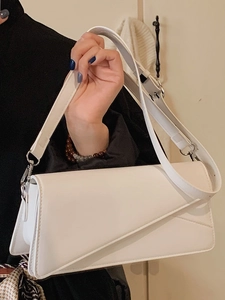Sac bandoulière blanc chic au design géométrique minimaliste avec large bandoulière