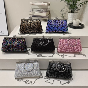 Elegante borsa da sera con paillettes e manico ad anello con strass in vari colori