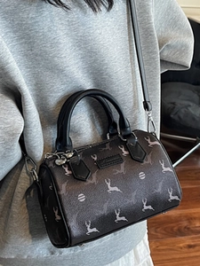 Sac bandoulière style Boston avec motif cerf et poignées en cuir noir pour femme