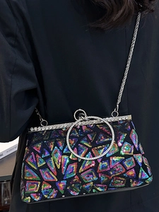 Elegante pochette da sera con paillettes geometriche e manico ad anello in argento donna