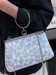 Elegante pochette da sera con paillettes bianche, manico ad anello con strass e catena