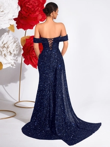 Robe de soirée à paillettes bleu marine avec épaules dénudées et dos à lacets corset