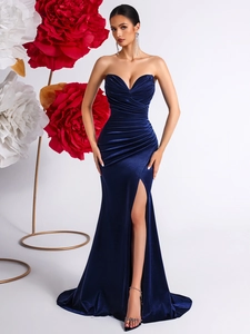 Robe de soirée élégante bleu marine avec col en V, fente haute et coupe ajustée