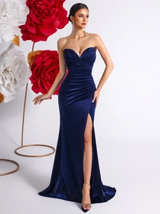 Robe de Soirée Maxi Élégante pour Femme Bleu Marine Sans Bretelles en Velours avec Fente Haute Coupe Ajustée Froncée pour Banquet Formel Fête Bal