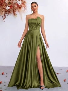 Elegant emerald green satin strapless gown with a high slit for party and banquet events