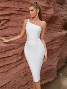 Elegantes weißes Midikleid mit einer Schulter für Cocktails und Abendveranstaltungen