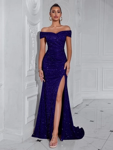 Elegante abito da sera con paillettes scollo a barca e spacco alto in viola scuro