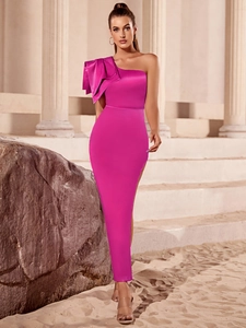 Robe de soirée élégante une épaule rouge rose en satin avec nœud décoratif et fente haute