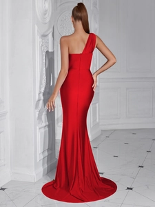 Elegant red one-shoulder bodycon maxi dress with asymmetric neckline and mermaid silhouette