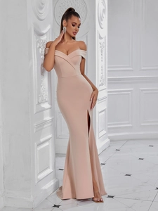 Robe de soirée longue à épaules dénudées avec décolleté en V et fente haute sexy