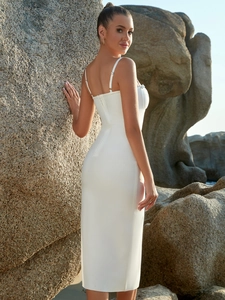 Elegante abito midi bandage bianco con spalline sottili e scollatura scintillante