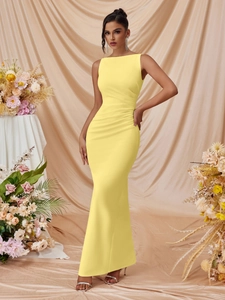Elegant sleeveless slim-fit long yellow dress with side pleats and slit for summer occasions