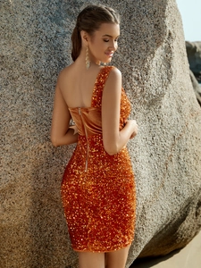 Robe de soirée élégante à paillettes orange avec une épaule et fermeture éclair