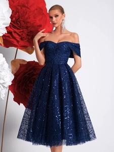 Robe de soirée élégante bleu marine à épaules dénudées avec motifs géométriques à paillettes