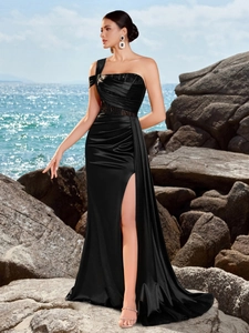 Elegant black satin one-shoulder evening gown with slit and waist pleats