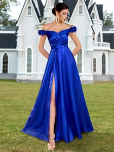 Damen Elegant Königsblau Satin Schulterfrei Abendkleid Mit 3D-Rosenblüten Detail Hoher Schlitz A-Linie Formale Party Maxikleid