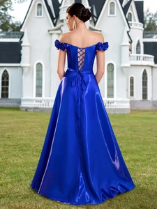 Elegante königsblaue trägerlose Satinrobe mit 3D-Blumen und Schnürung am Rücken