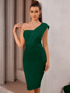 Robe de soirée élégante vert foncé à une épaule, paillettes et ceinture, coupe moulante