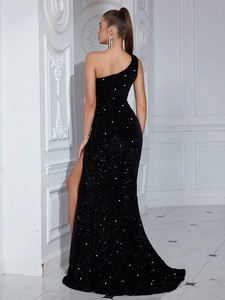 Robe de soirée élégante à paillettes noires avec une épaule et fente haute sexy