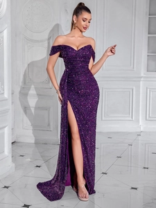 Robe de soirée élégante à paillettes violet foncé avec fente pour fêtes formelles
