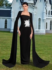 Elegante Abito da Sera Nero Aderente Con Decorazione Floreale Bianca 3D Maniche a Mantella Lungo Abito da Festa Formale