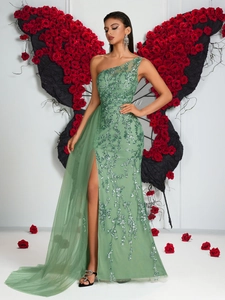 Robe de soirée asymétrique vert sauge à paillettes avec fente et traîne en tulle