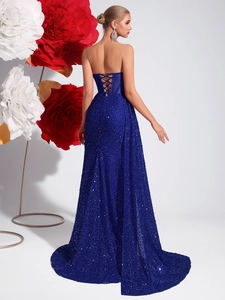 Robe de soirée bustier à paillettes bleu roi avec laçage au dos et fente haute