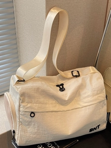 Sac à Épaule Minimaliste Coréen Grande Capacité en Tissu Nylon pour Femmes Mode BNT Broderie de Lettres Sac Bandoulière Voyage Style Urbain Cabas Décontracté
