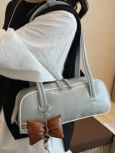 Sac à bandoulière rectangulaire bleu gris chic avec double fermeture et nœud