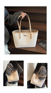 Dettagli della borsa tote monogramma bianco sporco con stili a mano e a tracolla mostrati