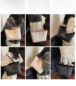 Detailansichten der bedruckten Shopper-Taschen in Beige und Schwarz aus vielen Winkeln