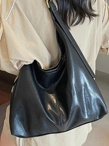 Minimalist black large capacity PU leather hobo shoulder bag with gold hardware