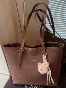 Large Capacity Matte PU Leather Tote Bag For Women Fashion Minimalist Shoulder Bag With Teddy Bear Pendant Commuter Handbag