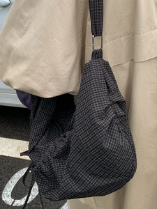 Grand sac à bandoulière minimaliste à carreaux pour femmes avec anneaux en métal argenté