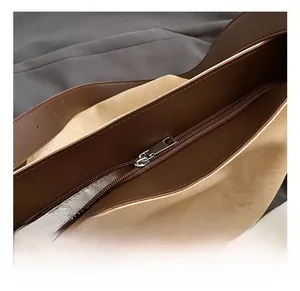 Close-up of the vintage tote bag's premium metal zipper and woven texture lining
