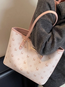 Stilvolle große Tragetasche für Damen mit rosa Hirsch-Print und schicken Schultergurten