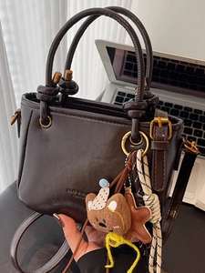 Borsa a Tracolla Vintage in Pelle PU Cerata all'Olio per Donna Borsa a Secchiello Quadrata alla Moda Con Ciondolo a Orso