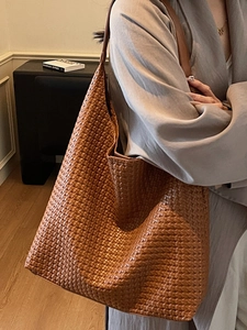 Grand sac cabas tressé en cuir caramel, sac à bandoulière d'été élégant pour femmes