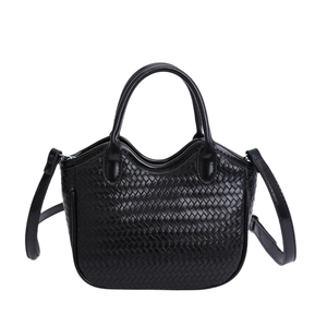 Elegante schwarze gewebte Lederhandtasche mit passendem verstellbarem Schultergurt