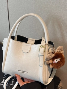 Women Stylish PU Leather Handbag Litchi Pattern Shoulder Crossbody Bucket Bag With Plush Charm For Commuting Daily Use