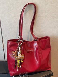 Stylish Large Capacity PU Leather Tote Bag For Women Summer Fashion Urban Simple Shoulder Bag With Bear Pendant Commute Shopper Bag