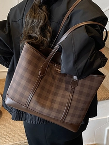 Large capacity checkerboard tote bag with stylish leather handles for women's daily commute