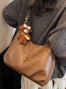 Sac fourre-tout rétro en cuir PU marron avec pendentif ours et détail de gland