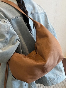 Retro brown large capacity crescent hobo bag made of matte suede material for women