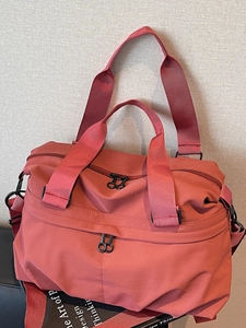 Pink large-capacity sports tote bag with adjustable shoulder strap and front zipper pocket
