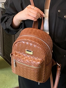 Sac à dos marron en cuir PU tressé pour femmes avec grande capacité et design élégant