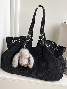 Sac Fourre-tout Minimaliste en Cuir PU Plissé à Grande Capacité pour Femmes Avec Pendentif Lapin Oeillets Argentés Sac à Épaule