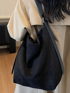 Sac seau minimaliste noir à grande capacité avec bandoulière réglable pour femme au quotidien