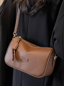 Sac bandoulière Boston en cuir litchi marron pour femme avec gaufrage tendance