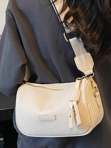 Sac Boston rétro blanc crème avec bandoulière large et étiquette cuir mode pour femmes